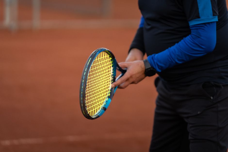 Padel gloves and grip for better racket control